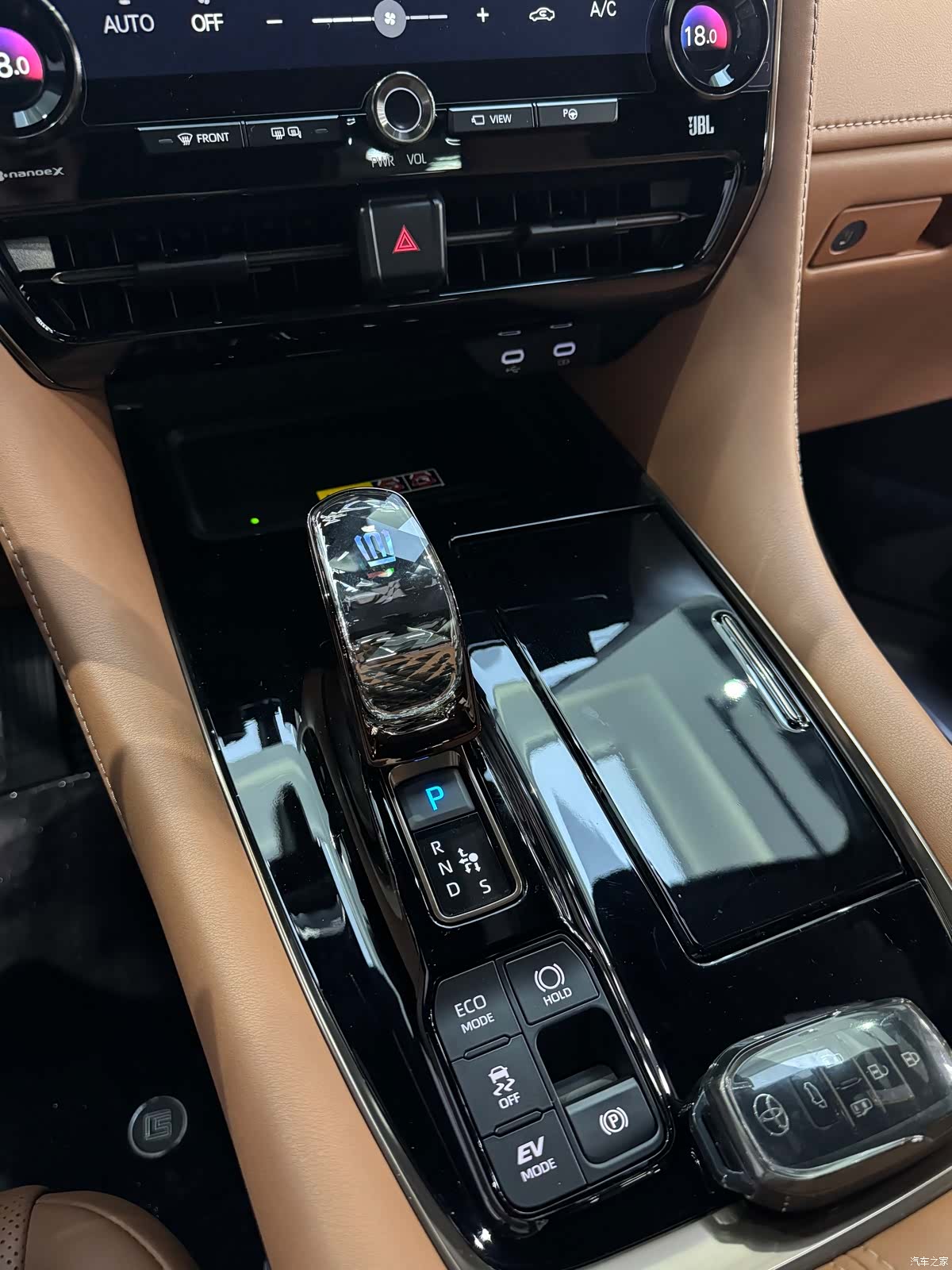 Toyota Vellfire, 2023 14