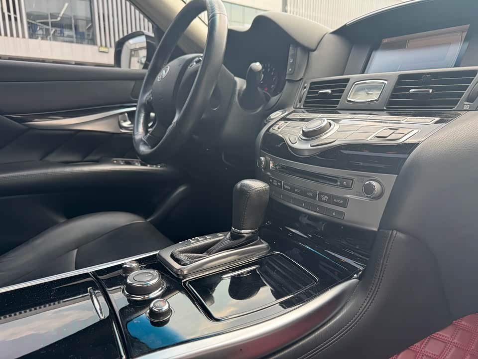 Infiniti Q70 Infiniti Q70