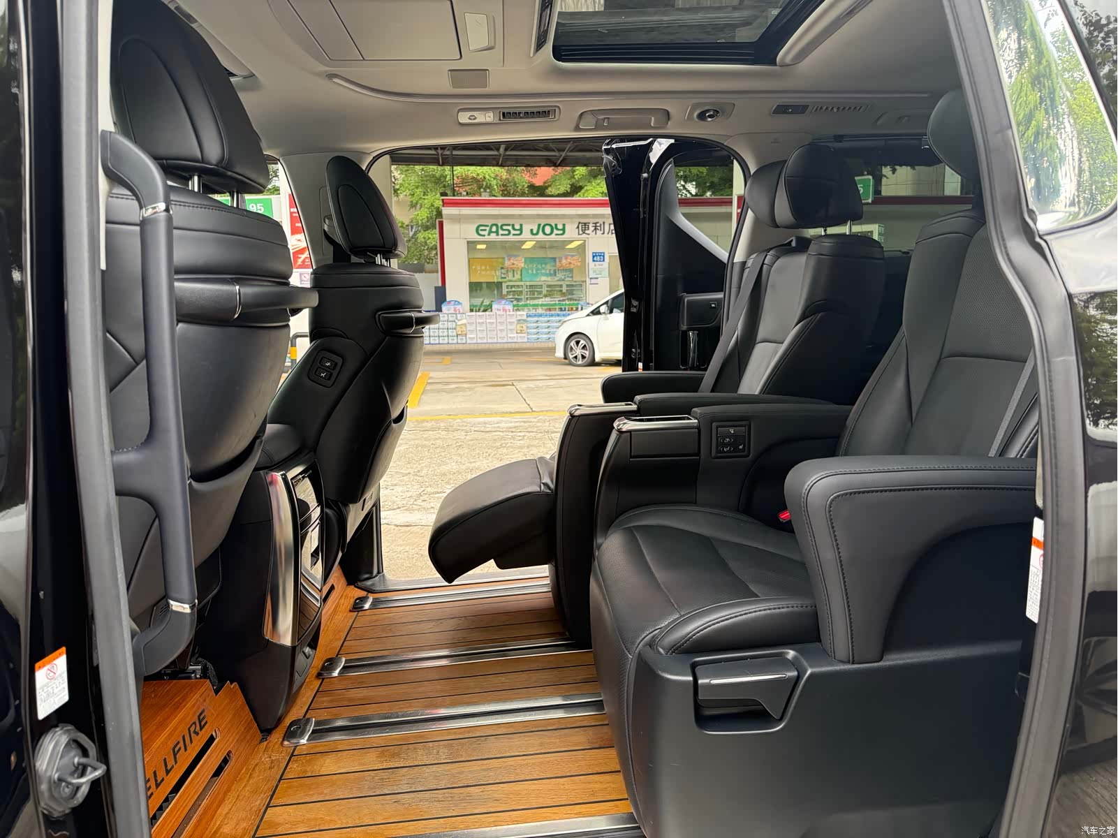 Toyota Vellfire, 2020 12