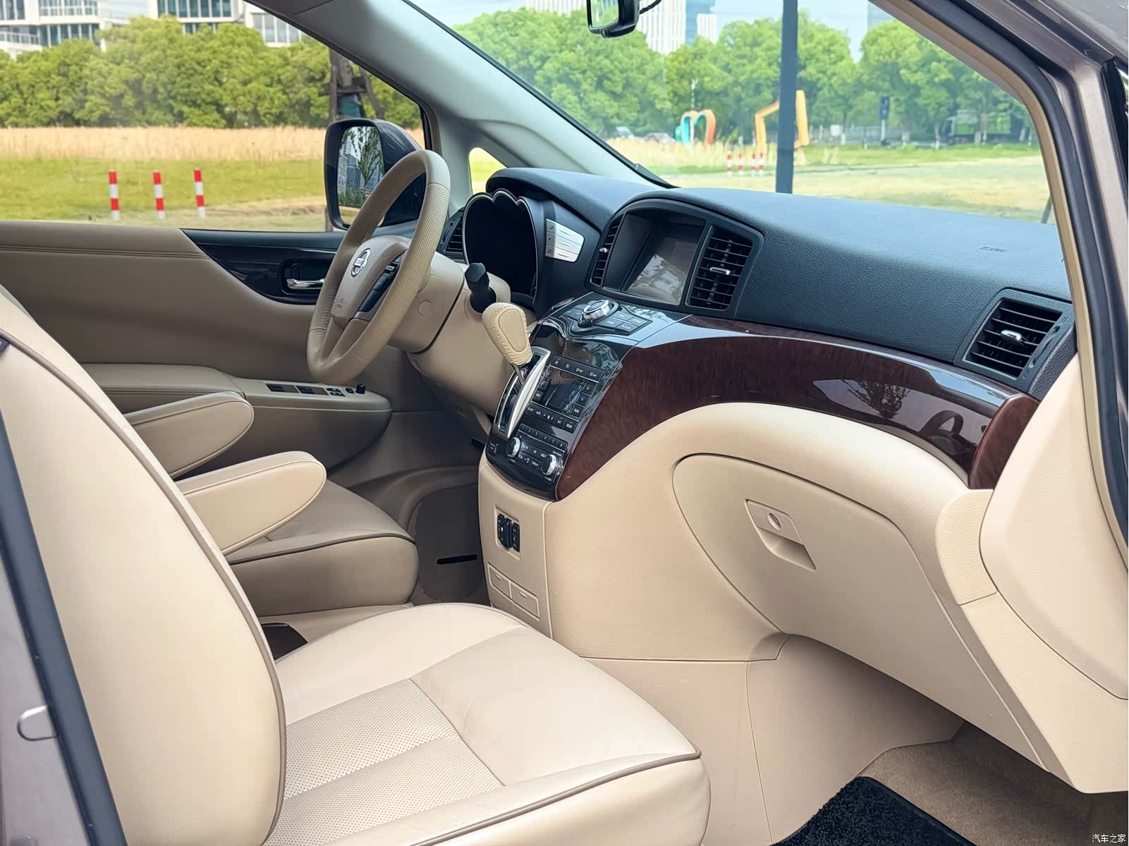 Nissan SL, 2016 13