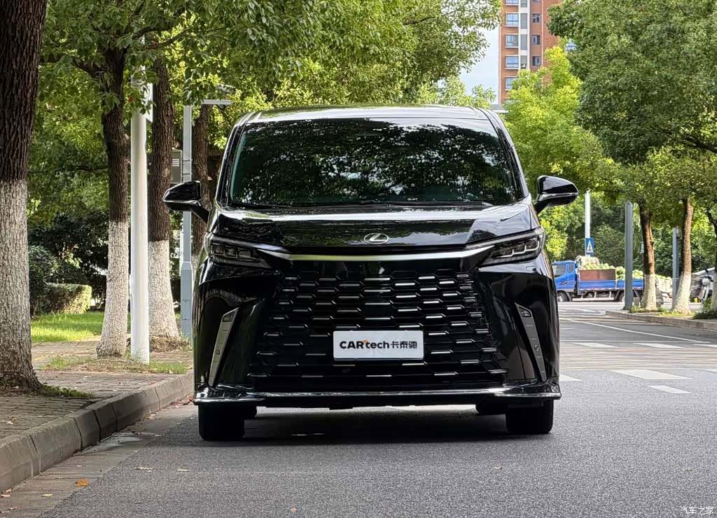 Lexus LM, 2024 2
