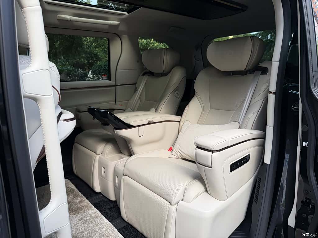 Lexus LM, 2024 12