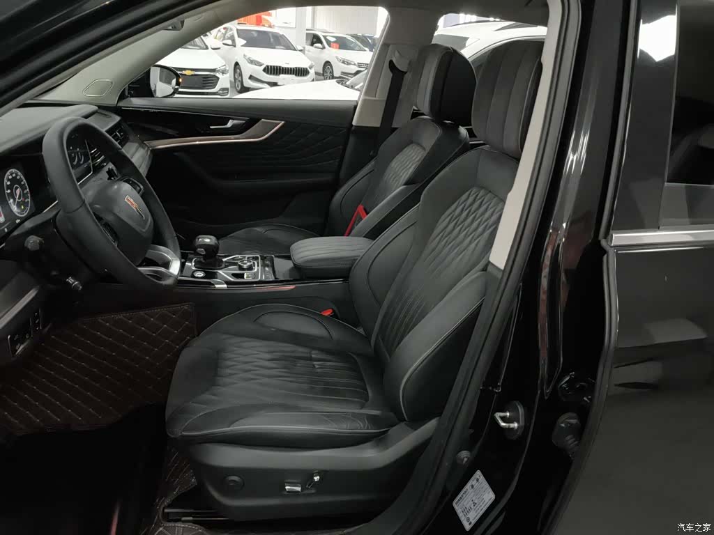 Hongqi HS5, 2022 11