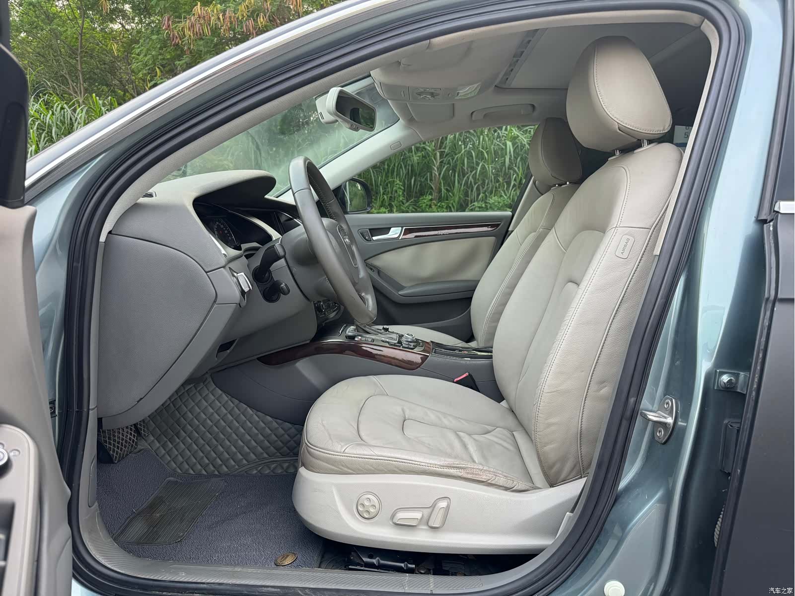Audi A4L, 2010 все фото