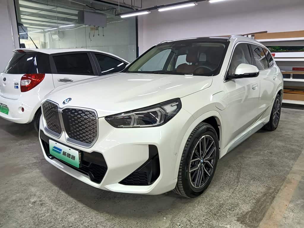 BMW iX1
