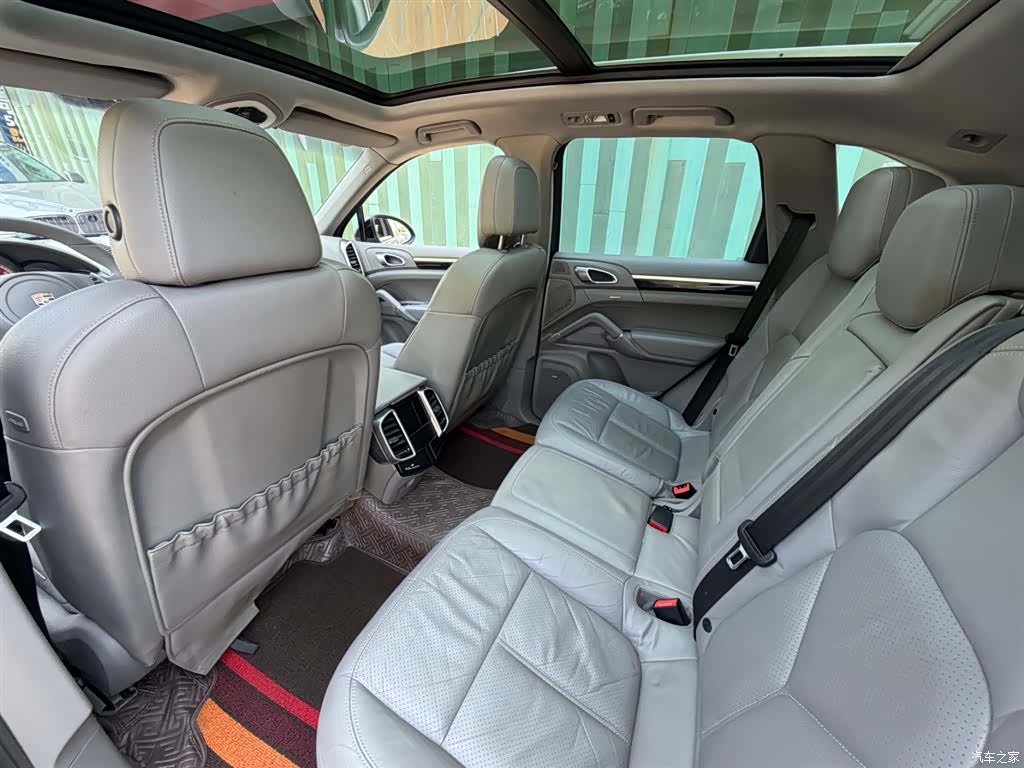 Porsche Cayenne, 2011 8