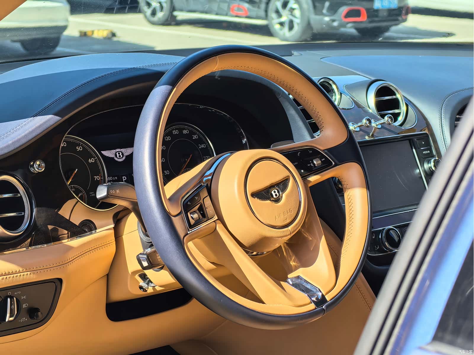 Bentley Bentayga, 2019 3