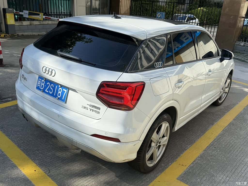 Audi Q2L, 2019 9