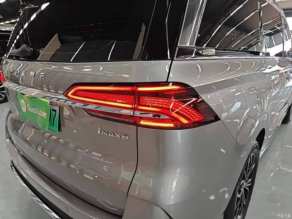 Roewe iMAX8, 2025 8