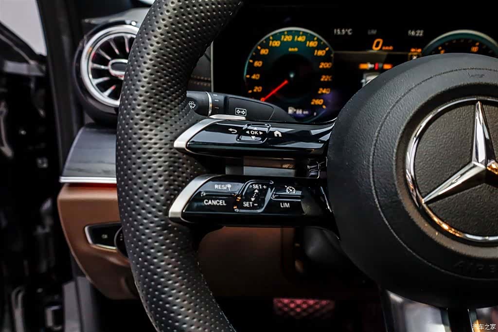 Mercedes-Benz E-Class, 2023 22