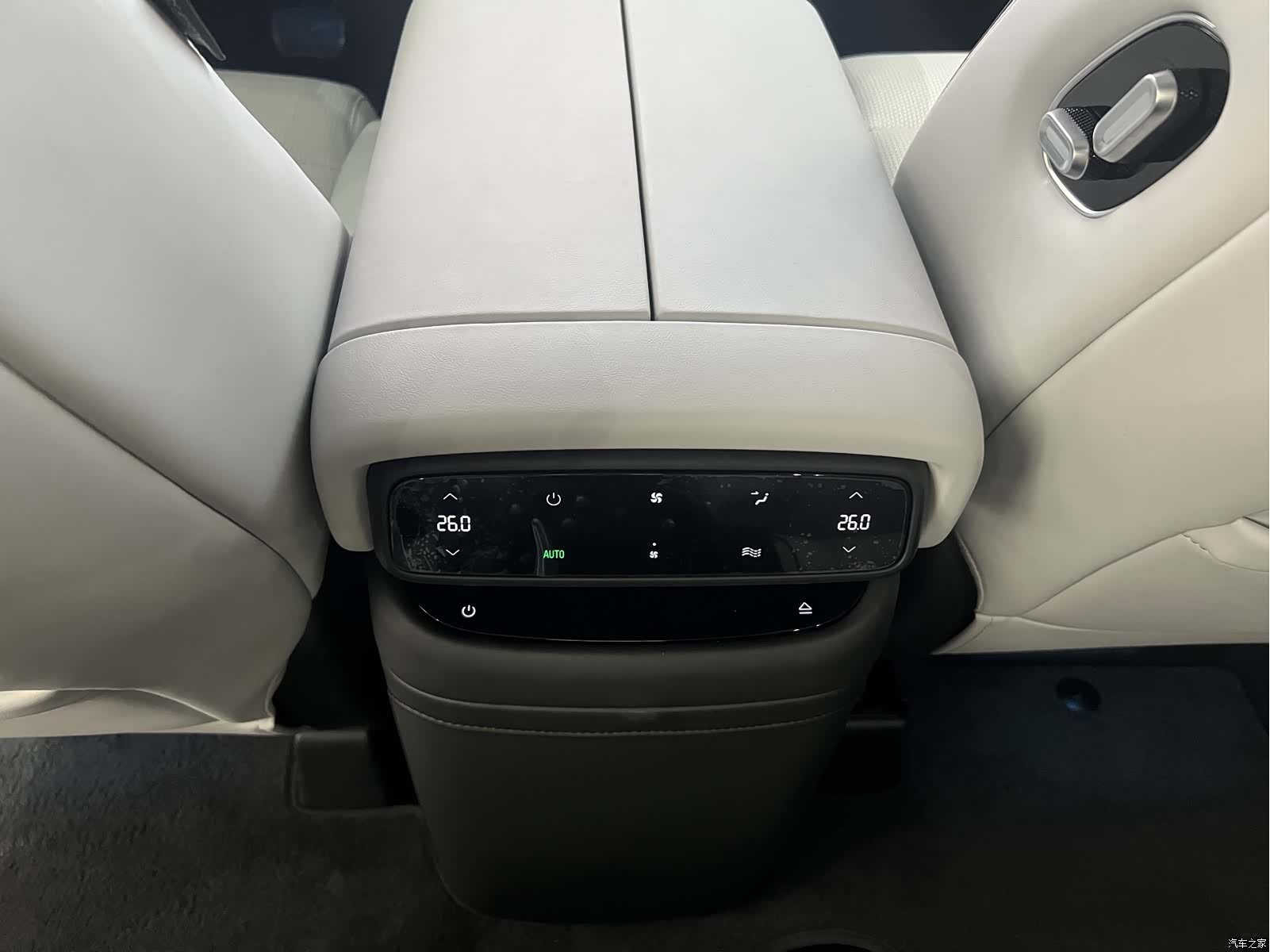 Xpeng X9, 2025 14