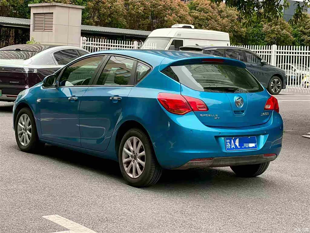 Buick XT, 2010 6