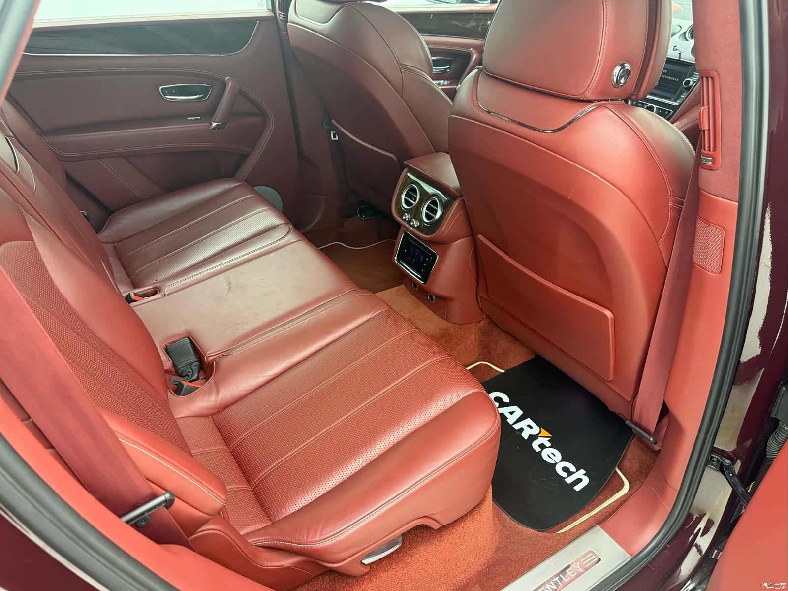 Bentley Bentayga, 2018 17