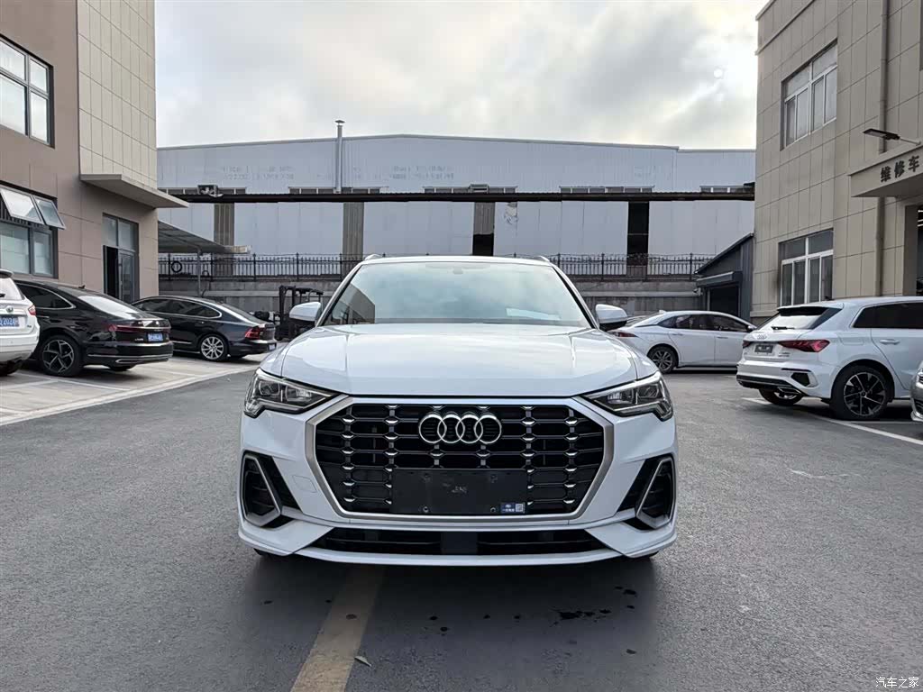 Audi Q3, 2022 2