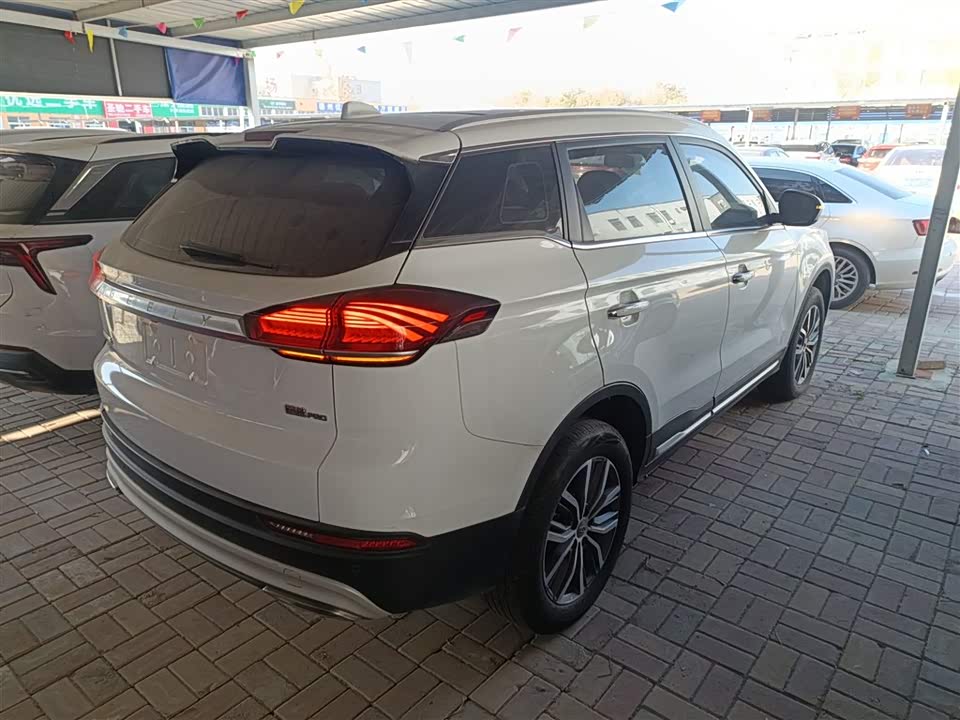 Geely Atlas