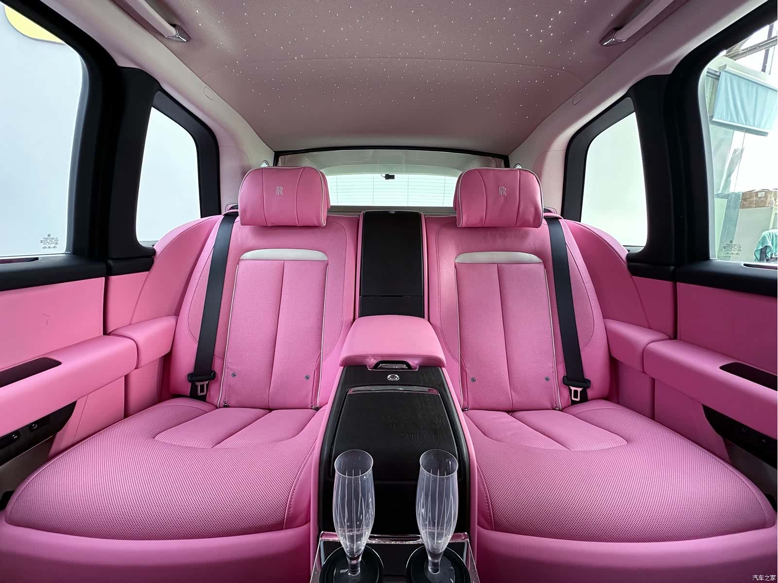 Rolls-Royce Cullinan, 2023 30