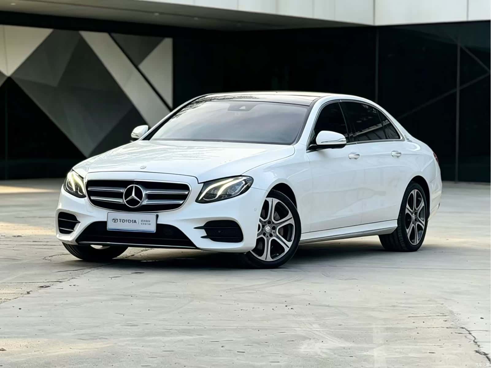 Mercedes-Benz E-Class, 2017 1