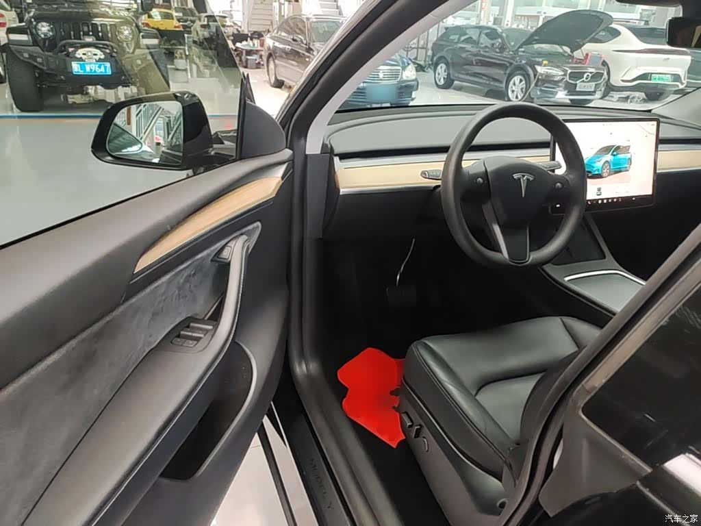Tesla Model Y, 2023 16