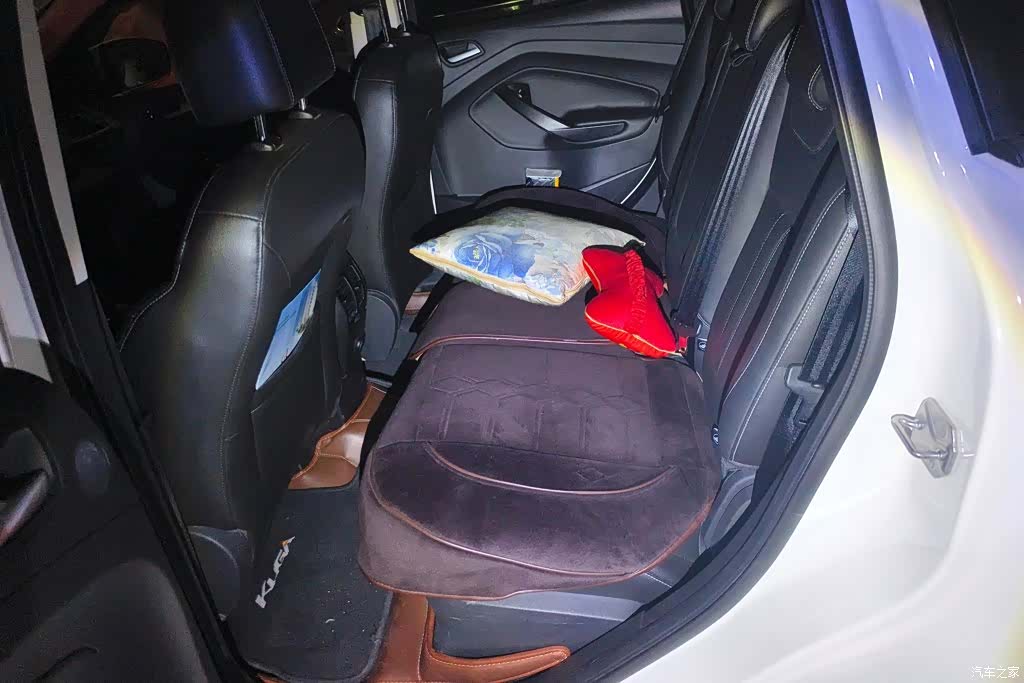 Ford Kuga, 2015 11