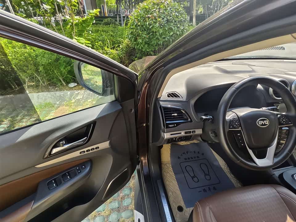 BYD S7