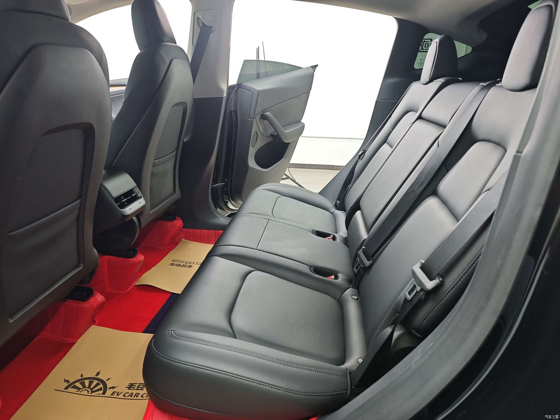 Tesla Model Y, 2021 36