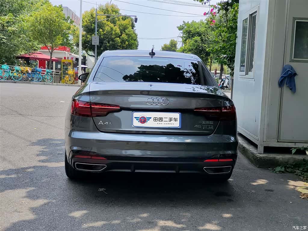 Audi A4L, 2023 все фото