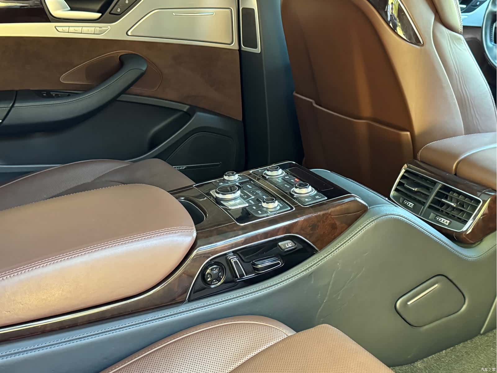 Audi A8L, 2015 10