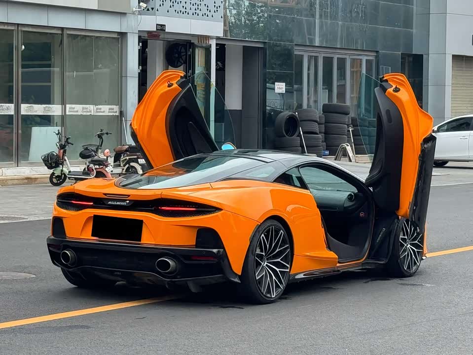 McLaren GT