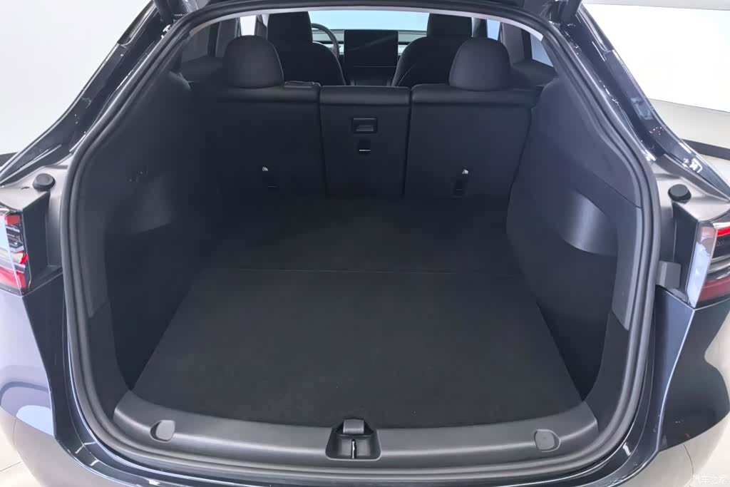 Tesla Model Y, 2024 4