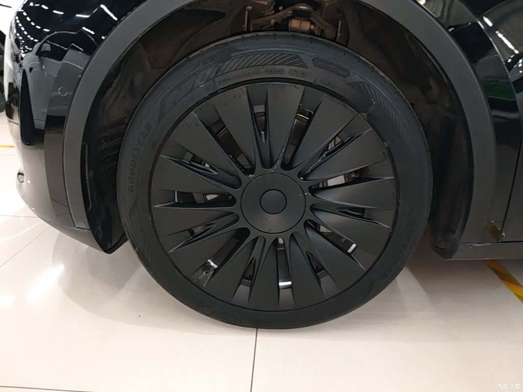 Tesla Model Y, 2023 23
