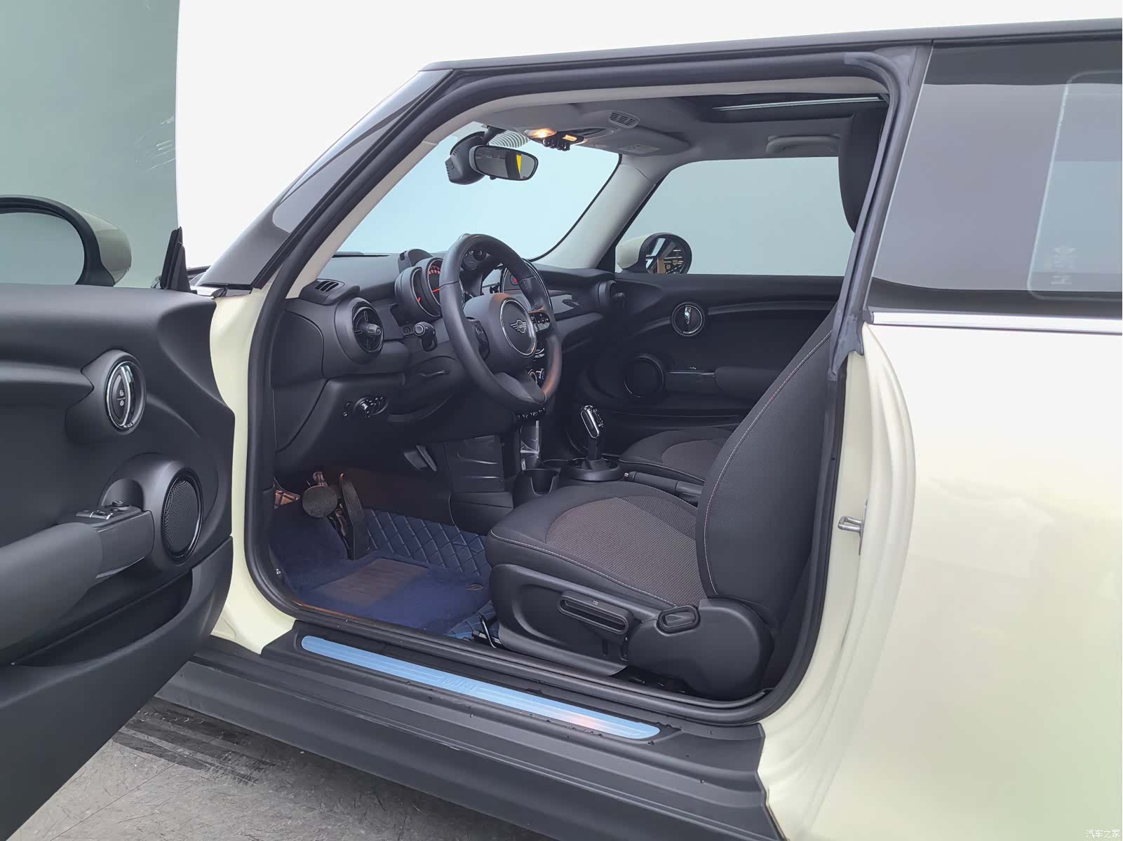 Mini ONE, 2022 11
