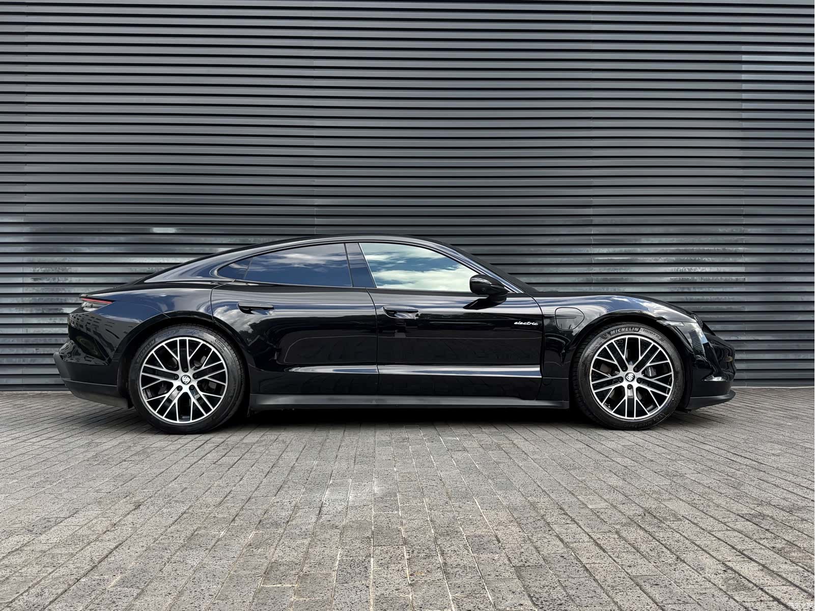 Porsche Taycan, 2022 4