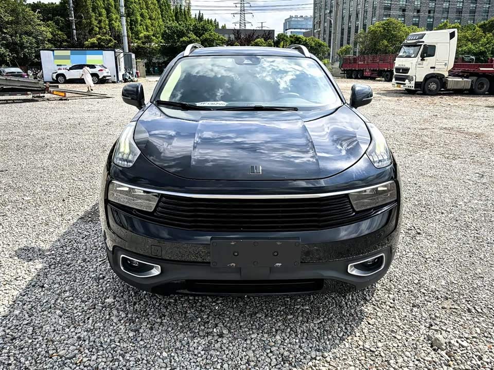 Lynk & Co 01