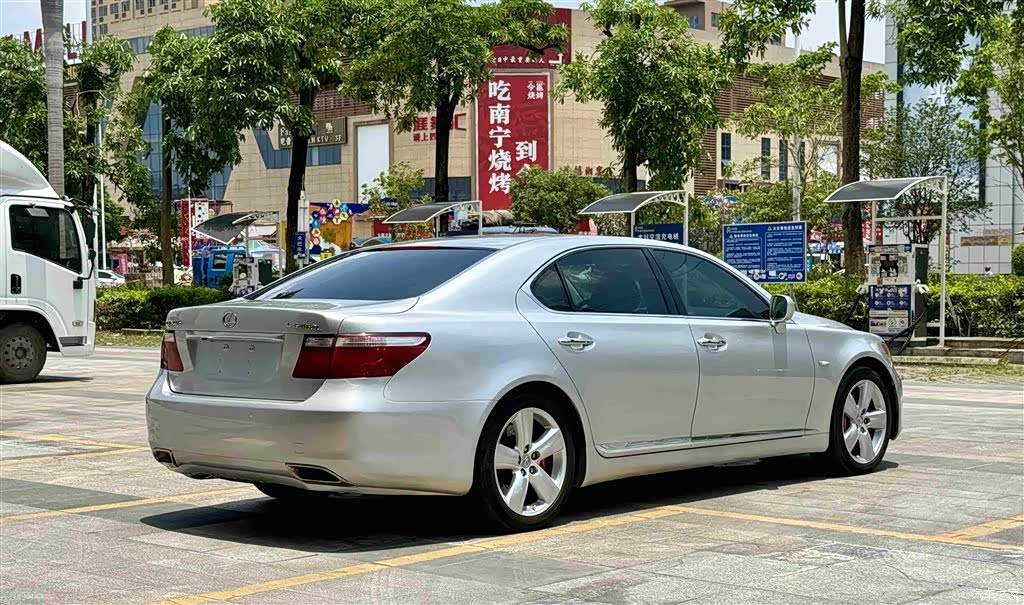 Lexus LS, 2009 4