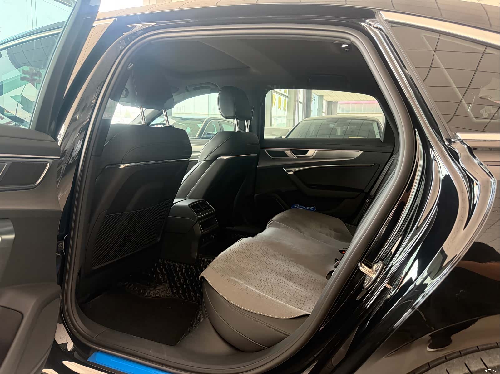Audi A6L, 2023 все фото
