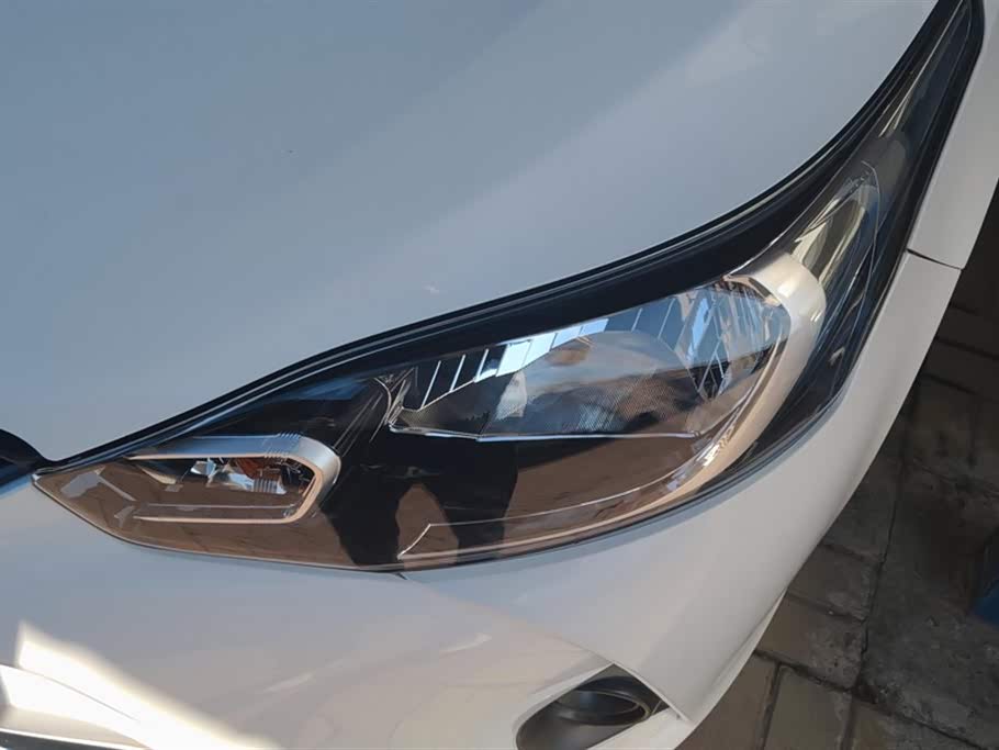 Toyota YARiS L to enjoy