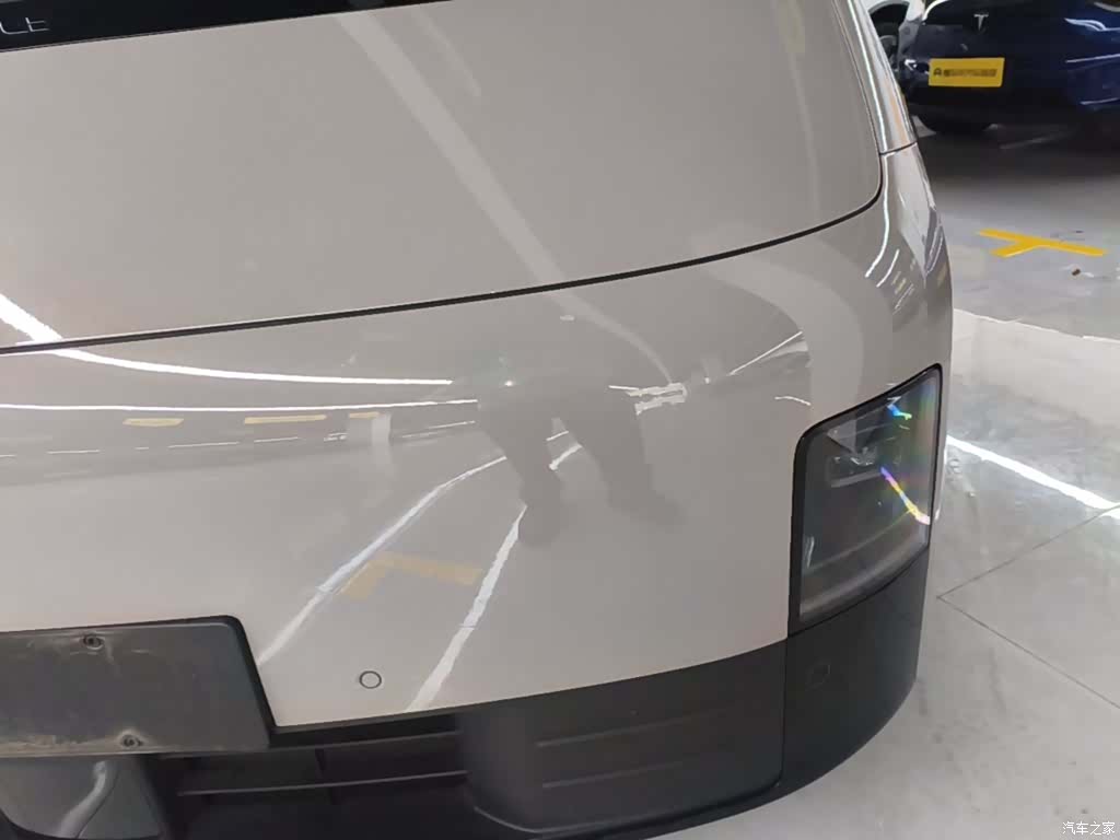 Li Auto MEGA, 2025 18