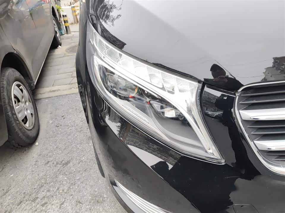 Mercedes-Benz V-class