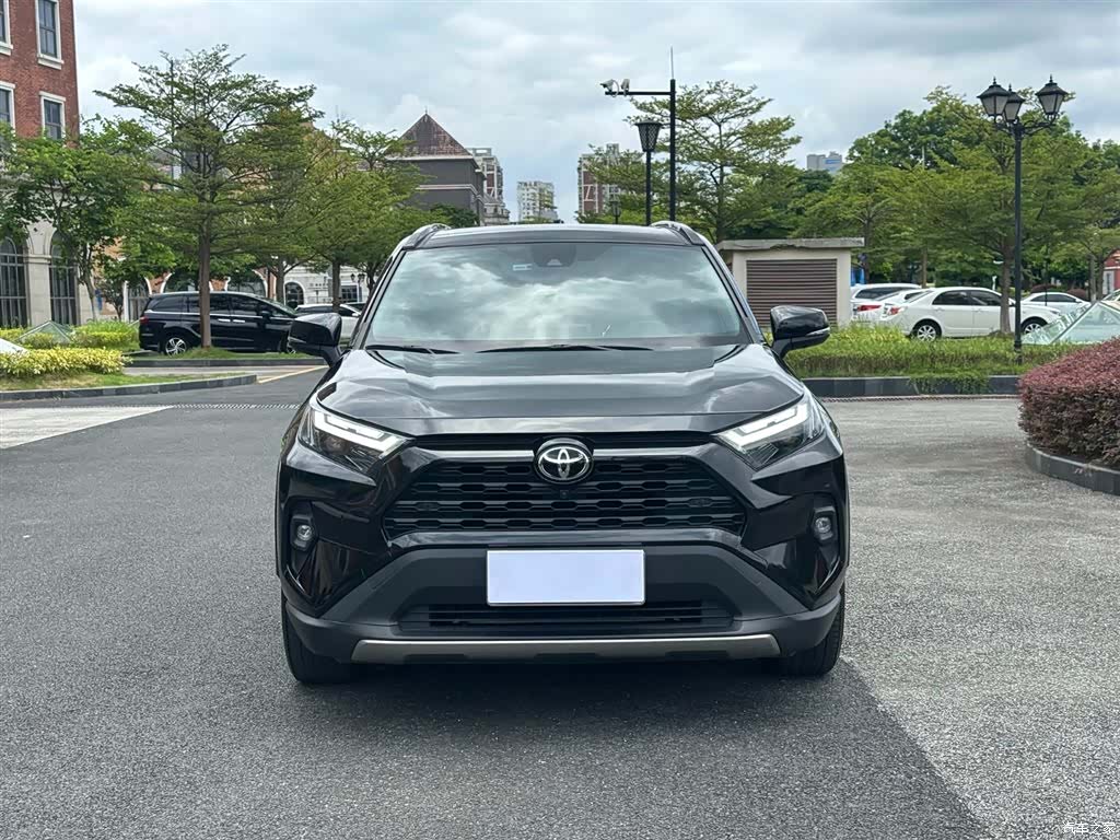 Toyota RAV4, 2024 2