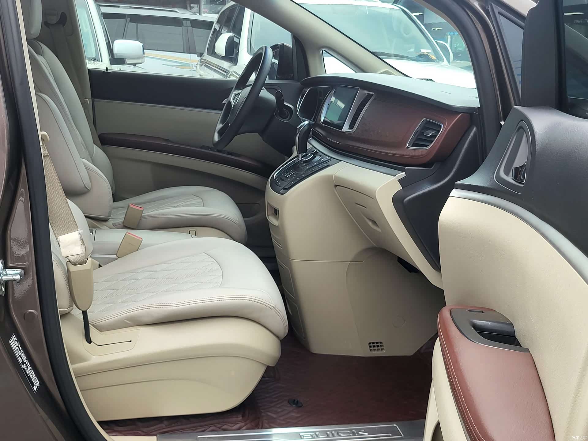 Buick GL8, 2019 14