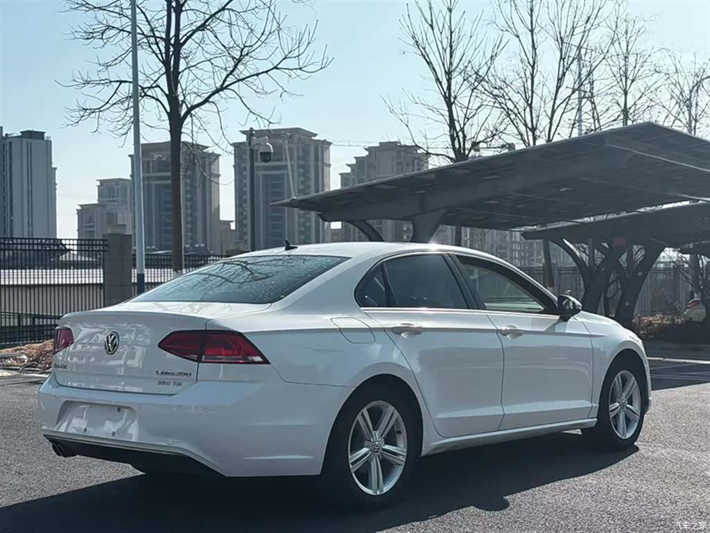 Volkswagen Lamando, 2015 11