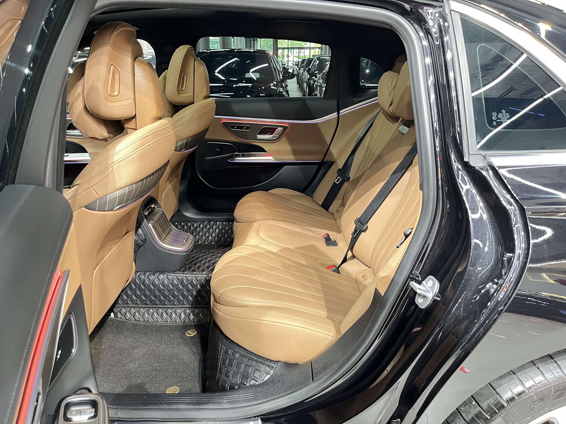Mercedes-Benz E-Class, 2024 6