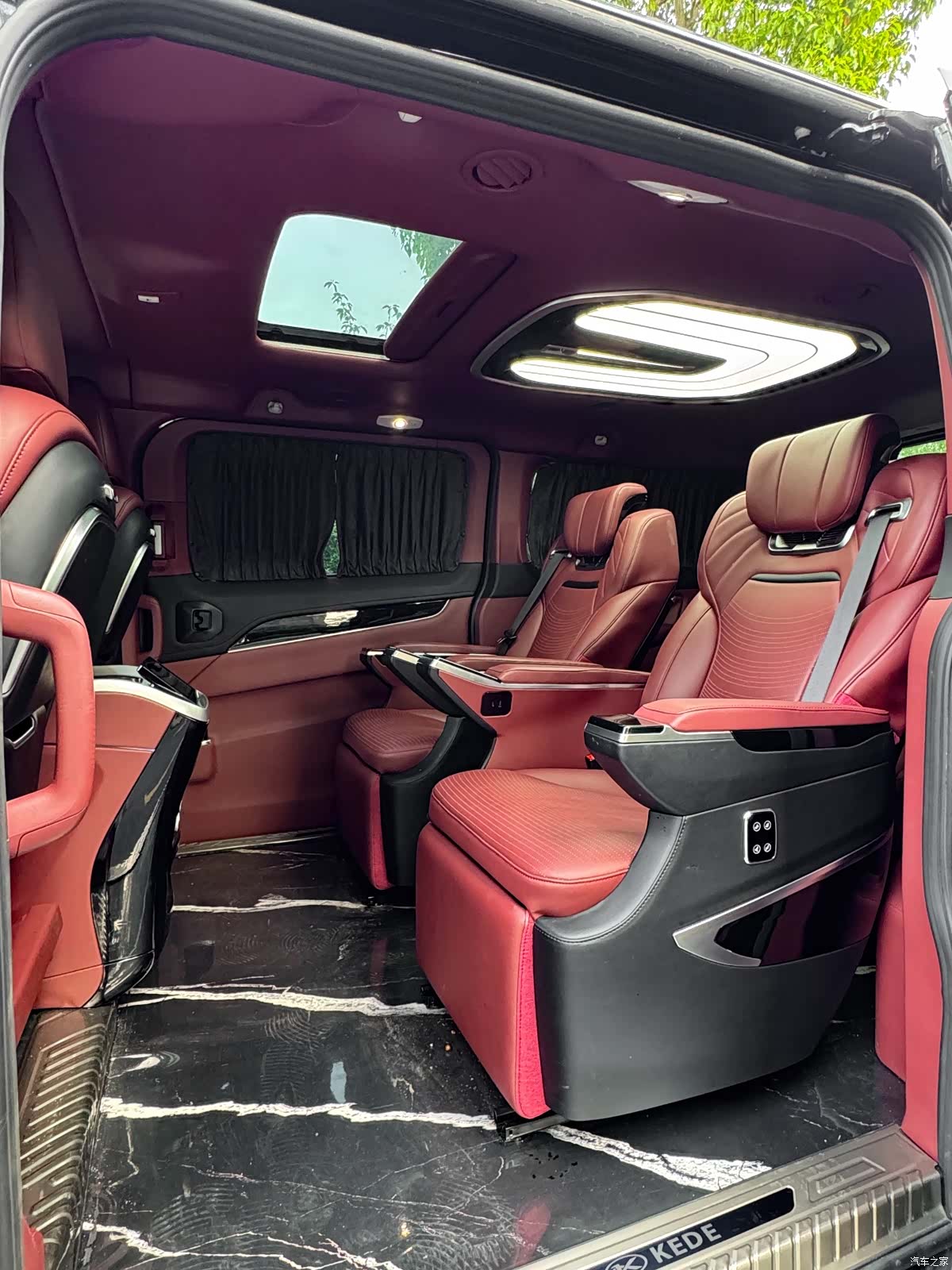 Ford Tourneo, 2025 12
