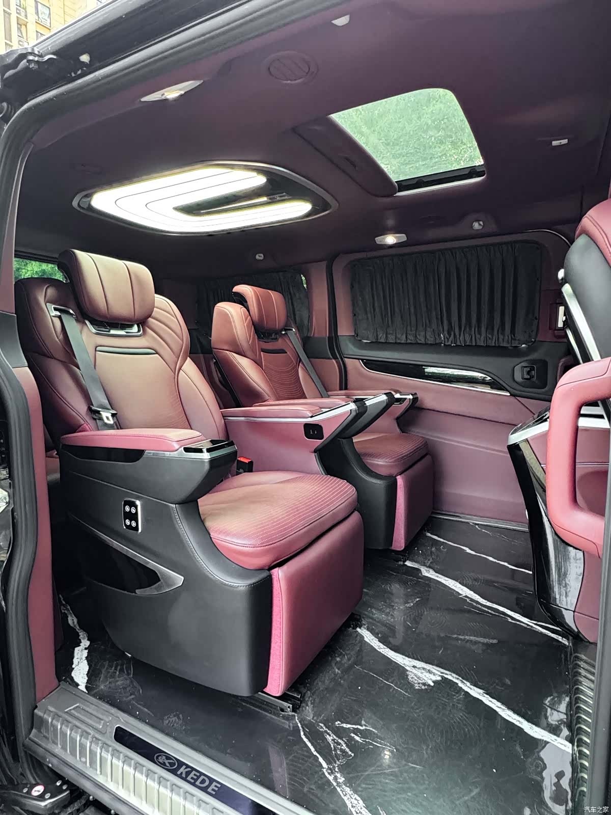 Ford Tourneo, 2025 21