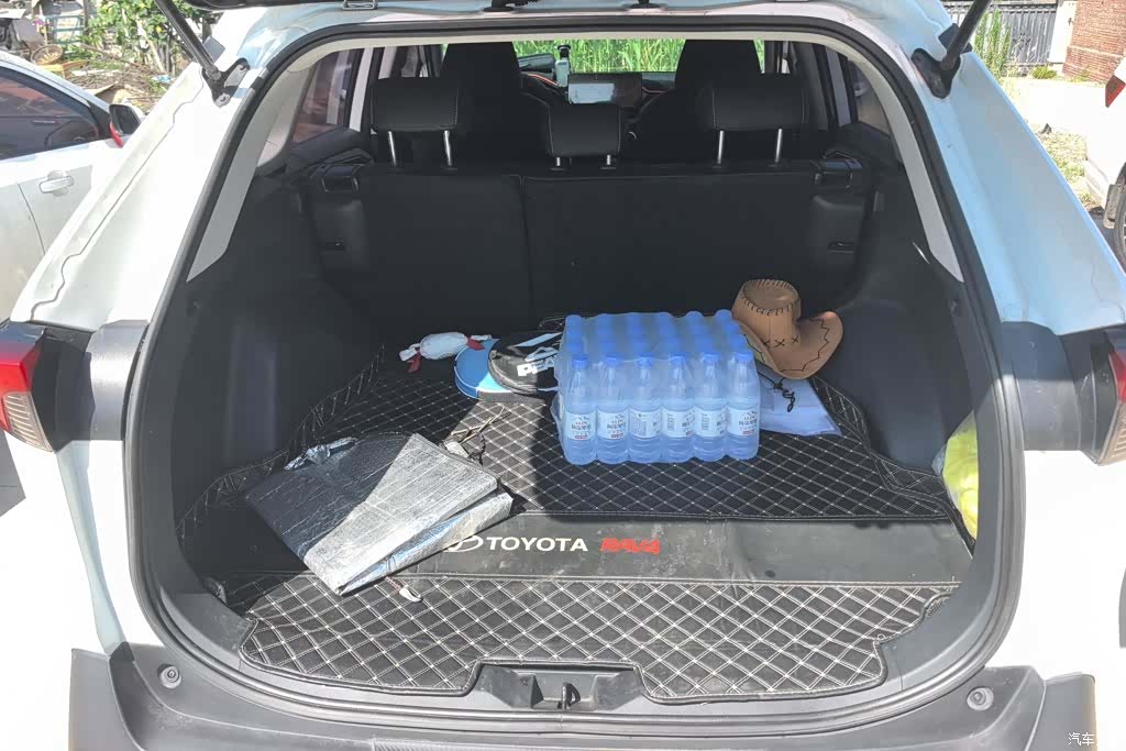 Toyota RAV4, 2023 4