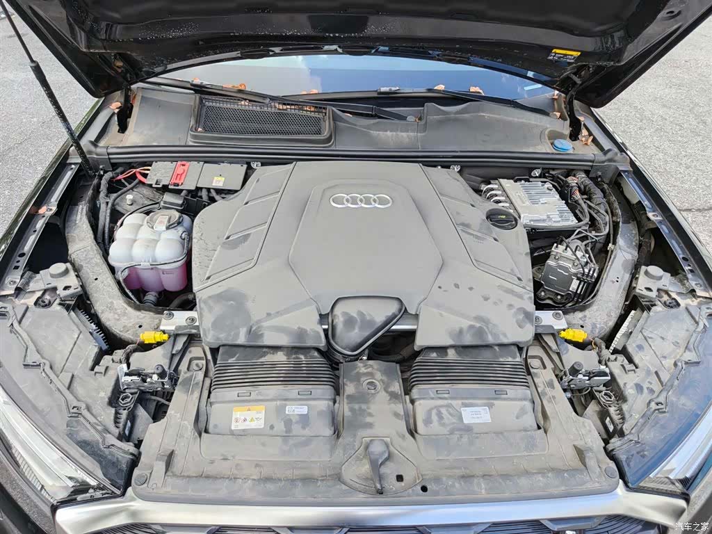 Audi Q7, 2025 15