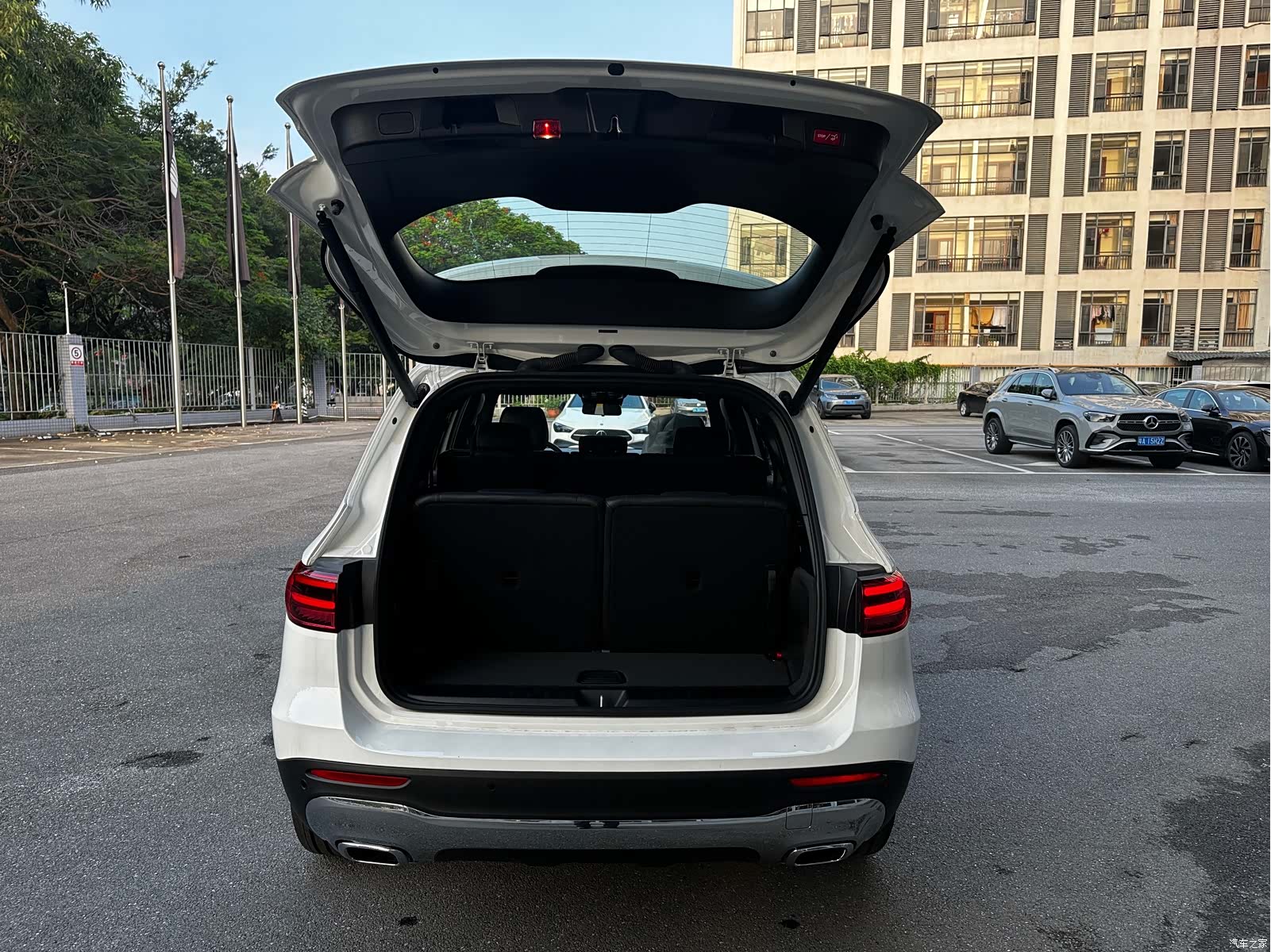 Mercedes-Benz GLB, 2025 10