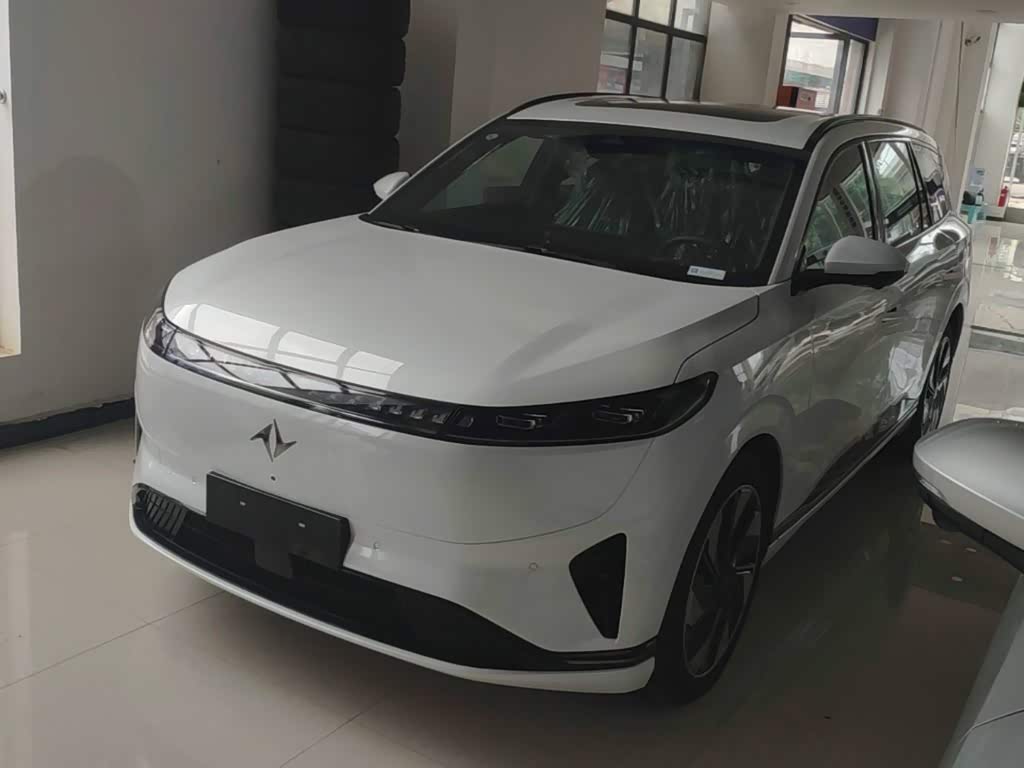 Dongfeng eπ008