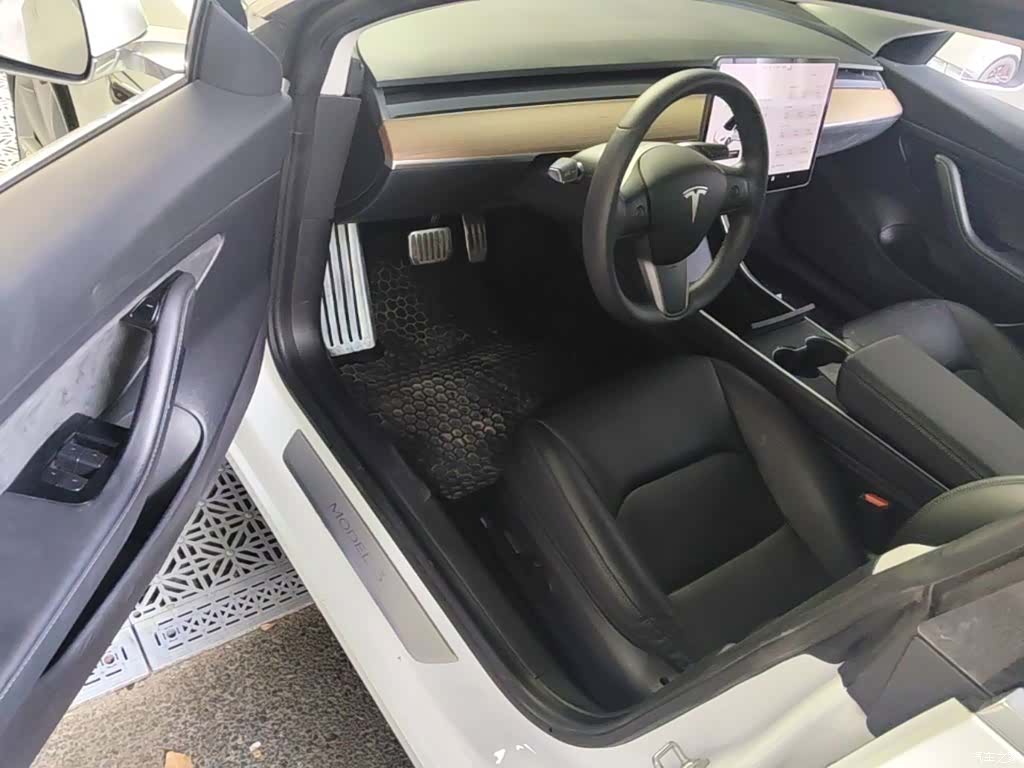 Tesla Model 3, 2020 16