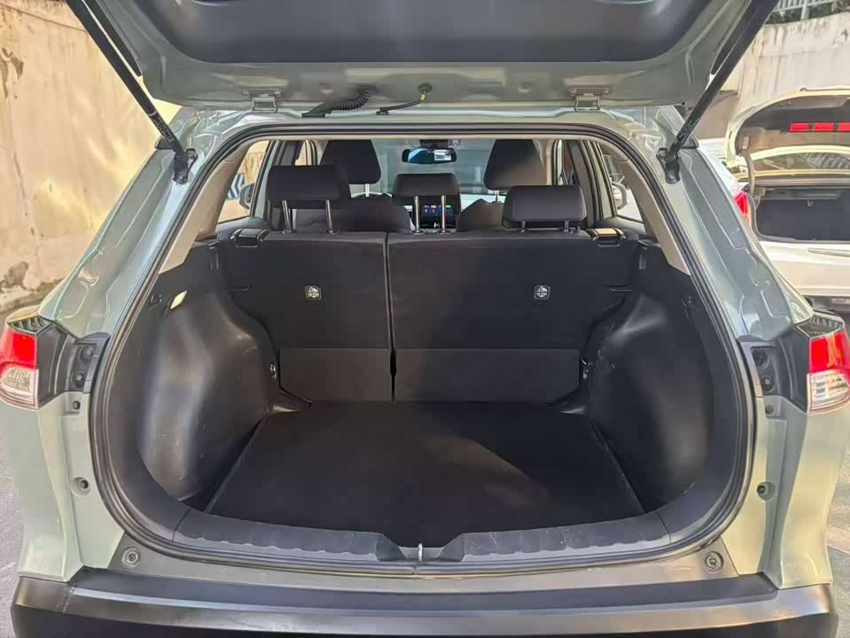 Toyota Corolla Sharp amplifier